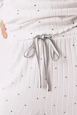 Pijama largo canal&eacute; blanco estampado estrellas