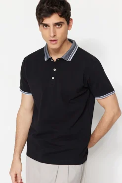 Polo detalle cuello y mangas