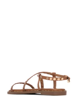 Sandalia tiras tachas
