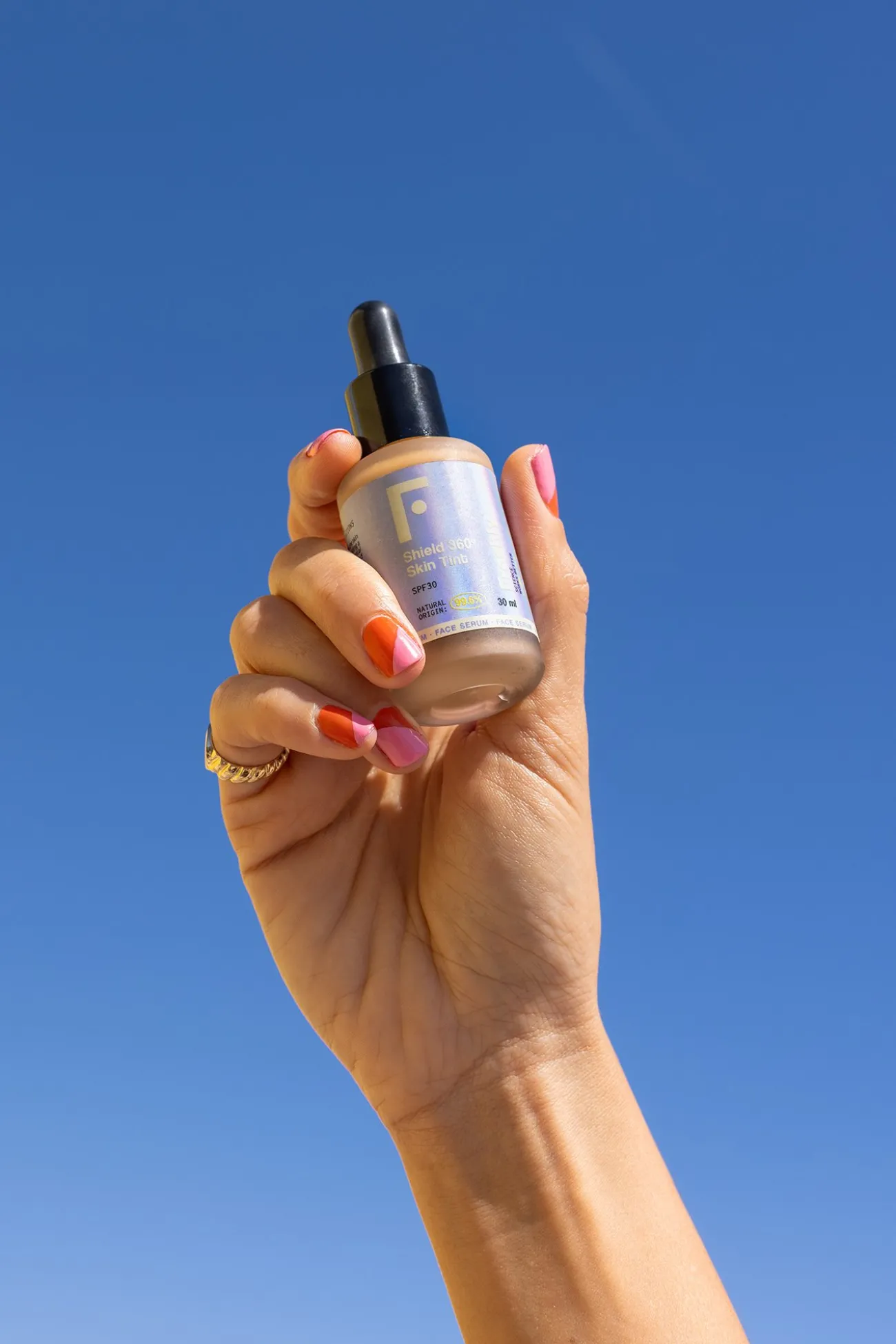 S&eacute;rum con color y protecci&oacute;n SPF 30