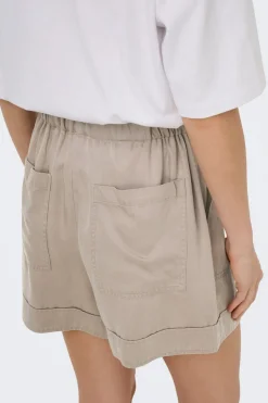 Shorts con lazada