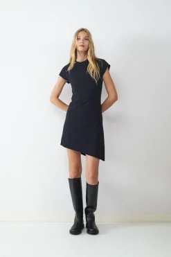 Vestido asim&eacute;trico cut-out
