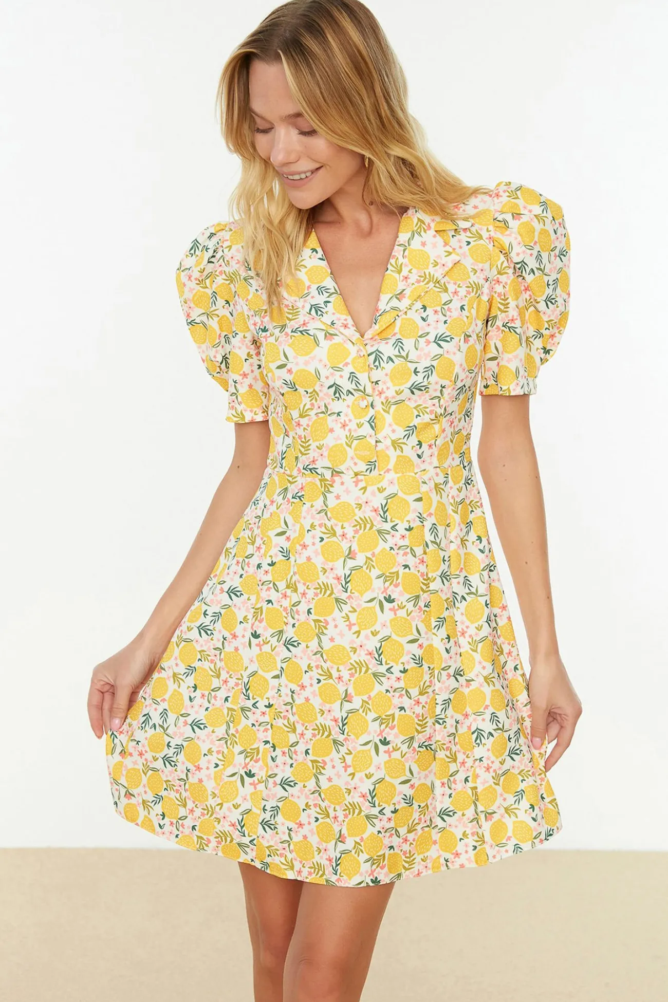 Vestido corto cuello camisero