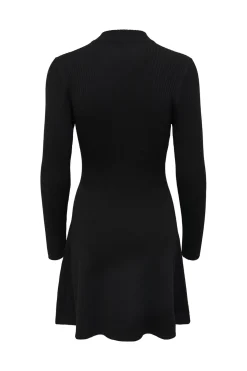 Vestido corto de canal&eacute; con vuelo