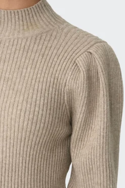 Vestido corto de canal&eacute;