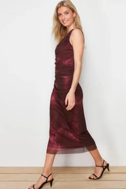 Vestido midi asim&eacute;trico
