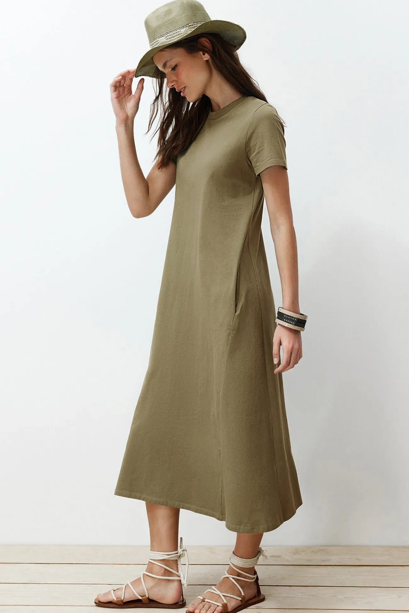 Vestido midi de manga corta