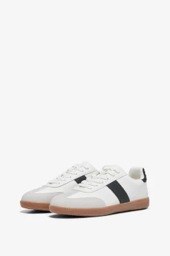 Zapatilla baja contraste franja