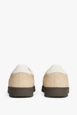 Zapatilla Tommy Jeans beige con suela marr&oacute;n