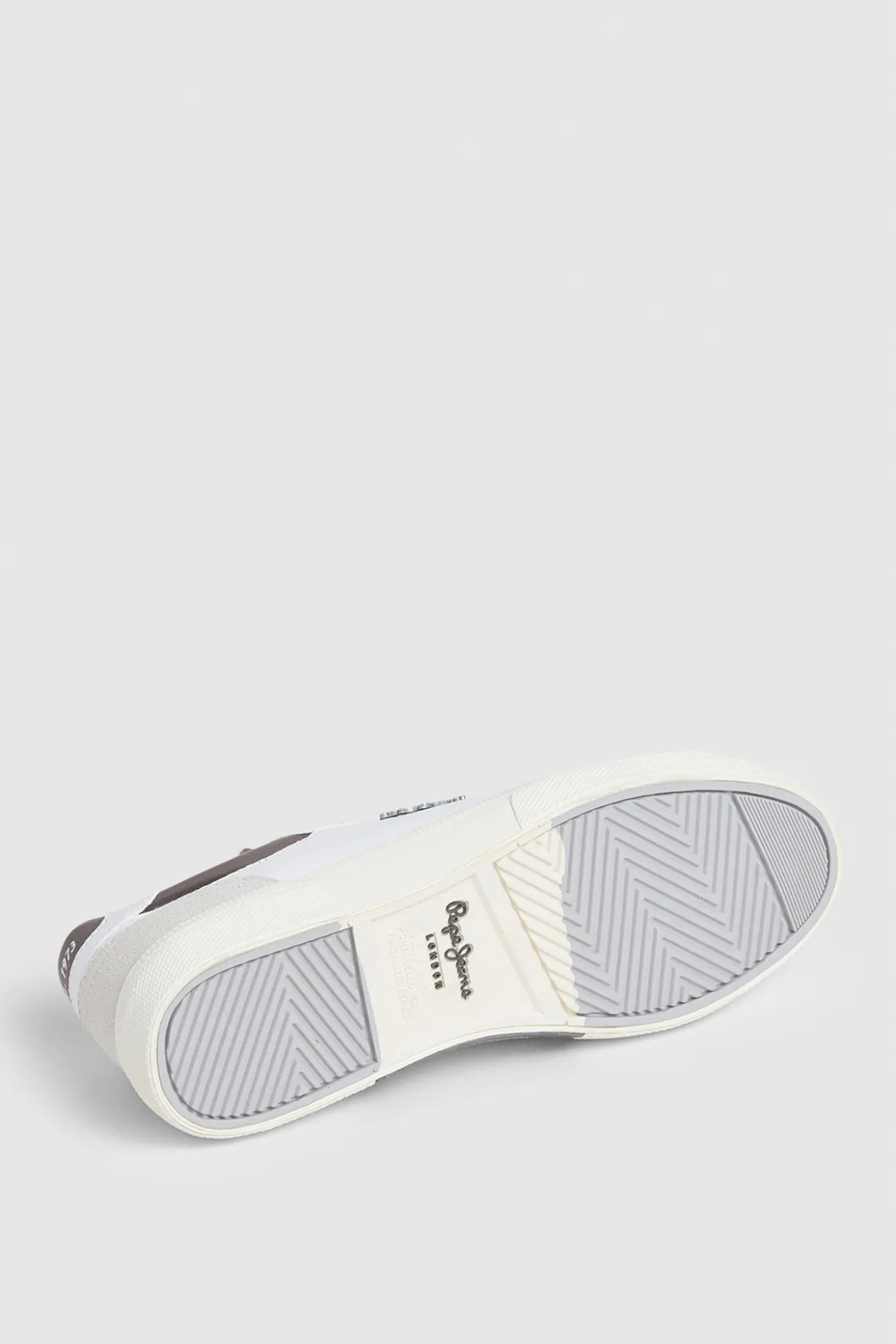 Zapatillas Clásicas Con Detalles En Ante