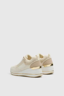 Zapatillas con cu&ntilde;a