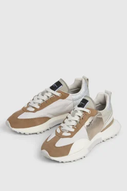 Zapatillas Con Detalles En Ante