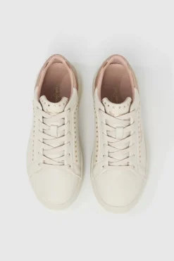 Zapatillas con tachas