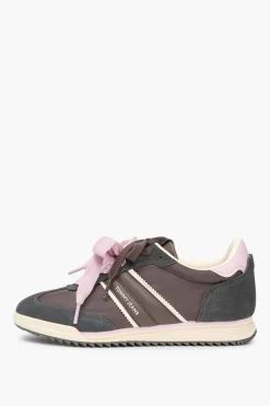 Zapatillas retro Tommy Jeans en marr&oacute;n y rosa